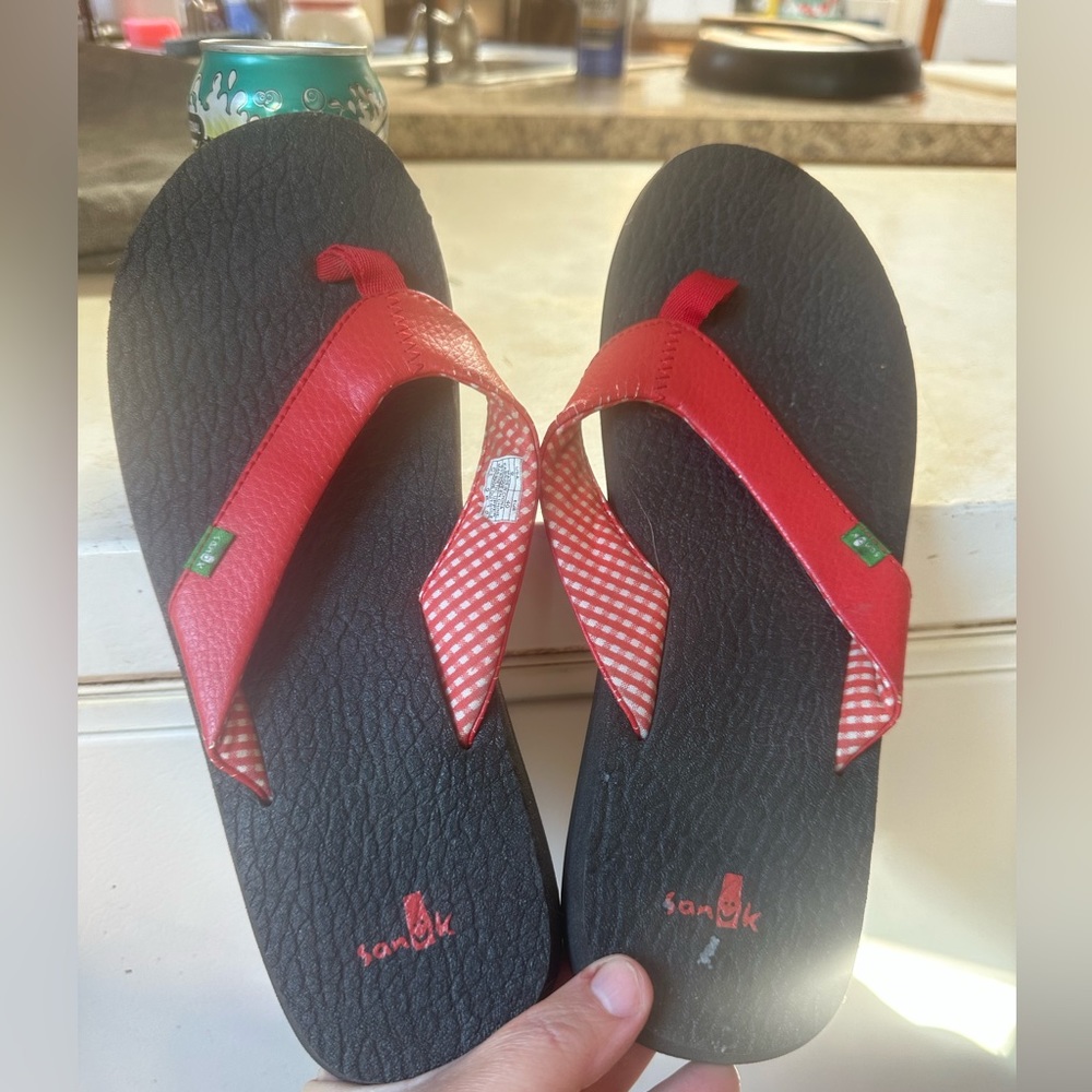 Womens size 9 Sanuk